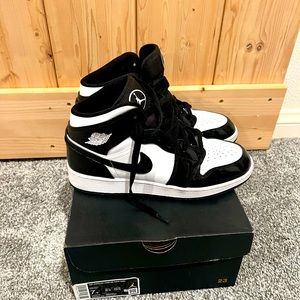 Air Jordan 1 Mid SE